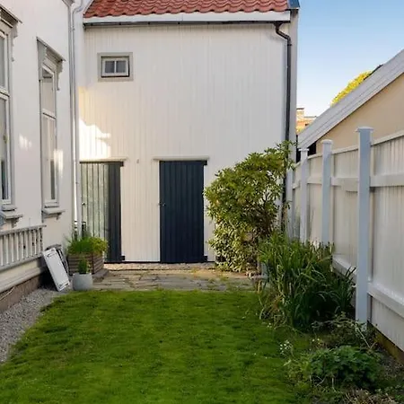 Large, Quiet And Centrally Located Daire