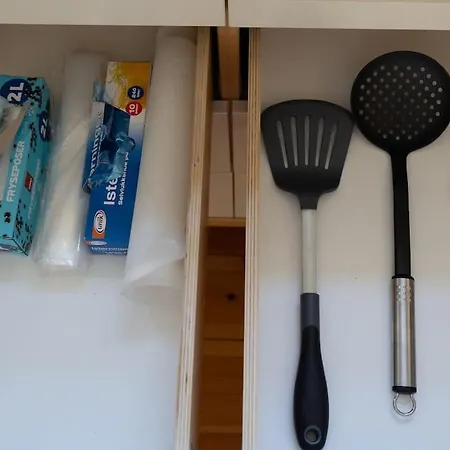 Large, Quiet And Centrally Located شقة