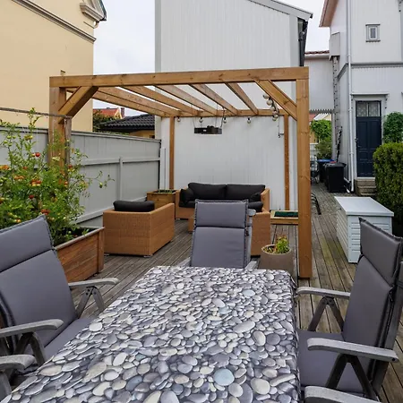 Large, Quiet And Centrally Located *