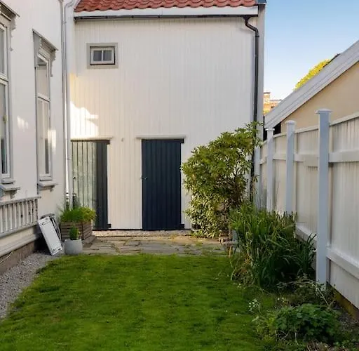 Large, Quiet And Centrally Located Apartament